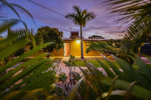 13 Grenadier Street - Shady Haven With A Large Outdoor Entertaining Area - Accommodation Redcliffe 1