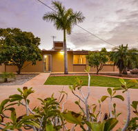 13 Grenadier Street - Shady Haven with a Large Outdoor Entertaining Area - Accommodation Redcliffe
