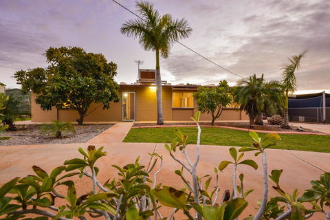 13 Grenadier Street - Shady Haven With A Large Outdoor Entertaining Area - Accommodation Redcliffe 0