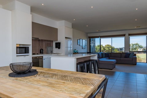 13 Shore Place - Accommodation Redcliffe 2