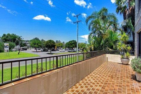 14 'THE DUNES', 38 MARINE DR - LARGE UNIT WITH POOL, TENNIS COURT AND DIRECTLY ACROSS FROM FINGAL - Accommodation Redcliffe 2