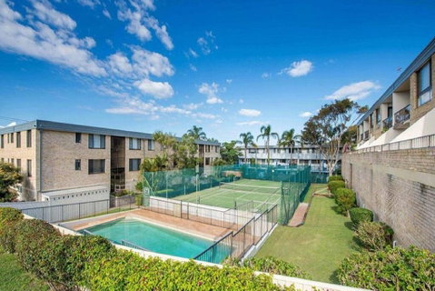 14 'THE DUNES', 38 MARINE DR - LARGE UNIT WITH POOL, TENNIS COURT AND DIRECTLY ACROSS FROM FINGAL - Accommodation Redcliffe 0