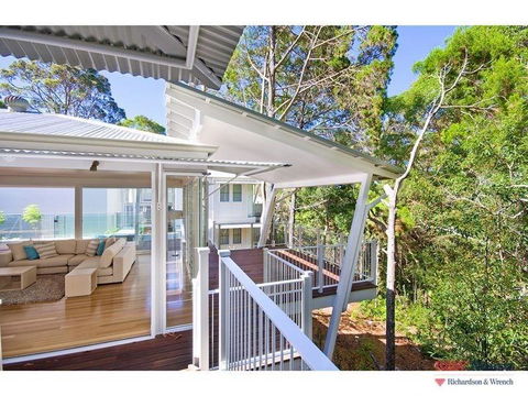 14 Little Cove Road - Accommodation Redcliffe 0
