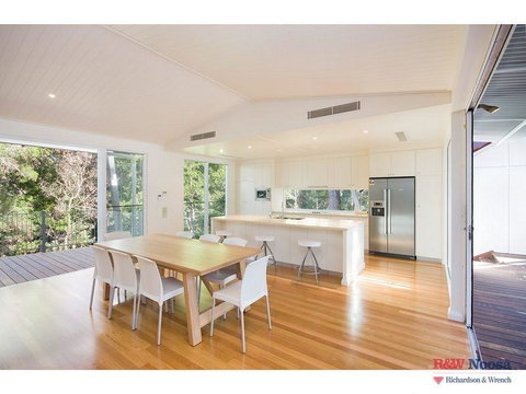 14a Little Cove Road - Accommodation Redcliffe 3