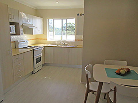 15 'Kanangra', 39 Soldiers Point Road - Fantastic Unit Right On The Water - Accommodation Redcliffe 3