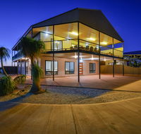 16 Crevalle Way - Fantastic House with Gulf Views - Accommodation Redcliffe