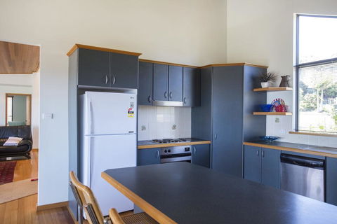 17 Canberra Crescent - Prestige Views At Burrill Lake - Accommodation Redcliffe 1