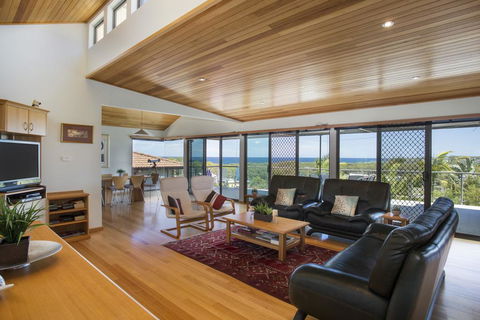 17 Canberra Crescent - Prestige Views At Burrill Lake - Accommodation Redcliffe 0