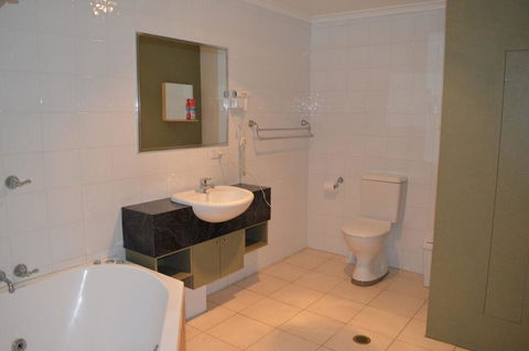 18 Lakeview Plaza - Accommodation Redcliffe 3