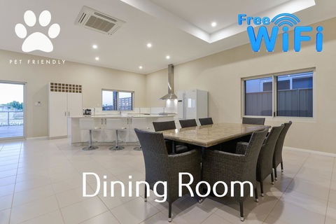 19 Corella Court - Spacious Deck With Swim Spa - Accommodation Redcliffe 3