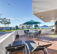2 'Fleetwood' 63 Shoal Bay Road - spectacular views - Accommodation Redcliffe