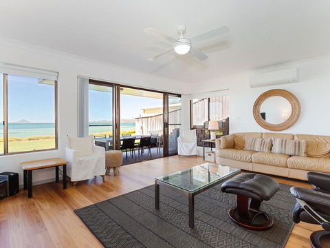 2 'The Pelicans' 53 Soldiers Point Road - Ground Floor Unit On The Waterfront - Accommodation Redcliffe 0