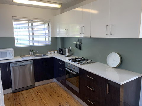 2 Bed Bar Beach Apartment - Stroll To Beach & Cafes, Supermarket Apartment 6 - Accommodation Redcliffe 0