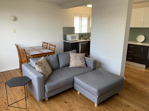 2 Bed Bar Beach Apartment - Stroll To Beach & Cafes, Supermarket Apartment 6 - Accommodation Redcliffe 1