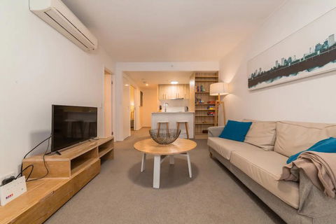 2 Bedroom Apartment Seconds From Valley - Accommodation Redcliffe 0