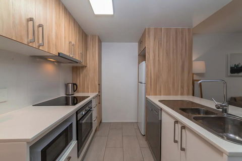 2 Bedroom Apartment Seconds From Valley - Accommodation Redcliffe 1