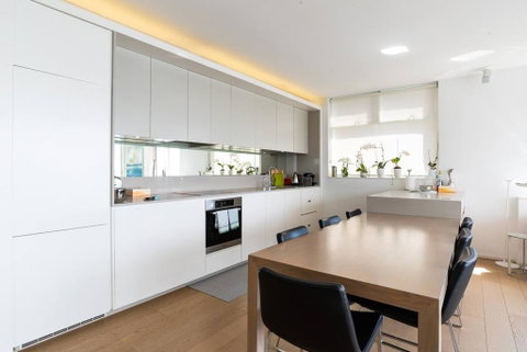 2 Bedroom Apartment With Bay View - Accommodation Redcliffe 1