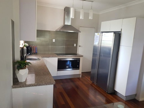 2 Bedroom Cottage - Accommodation Redcliffe 2