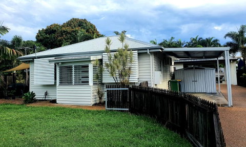 2 Bedroom Cottage - Accommodation Redcliffe 0