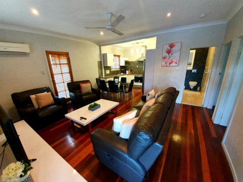 2 Bedroom Cottage - Accommodation Redcliffe 3