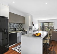 2 Bedroom Townhouse - Family  Corporate Bookings Only - Accommodation Redcliffe