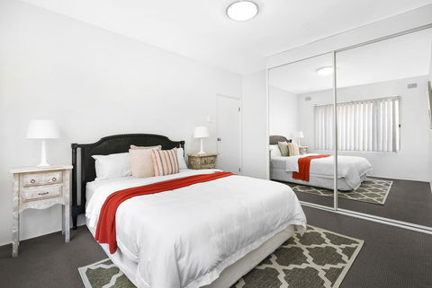 2 South Pacific - Accommodation Redcliffe 1