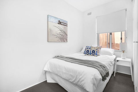 2 South Pacific - Accommodation Redcliffe 2