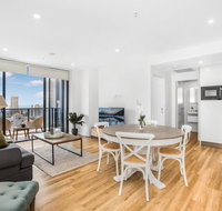 2-Bed Beach Apartment with Pool Parking and Balcony - Accommodation Redcliffe