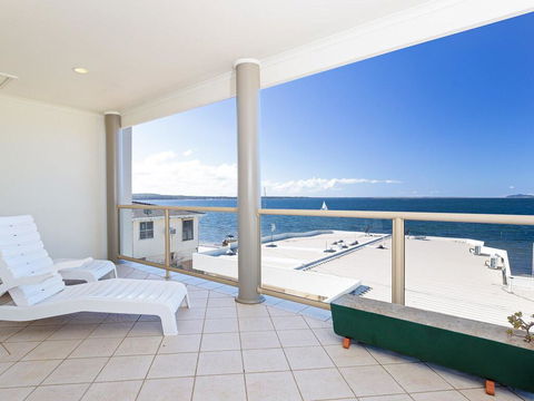 2/141A Soldiers Point Road - Large Waterfront Duplex Across From The Bowling Club - Accommodation Redcliffe 0