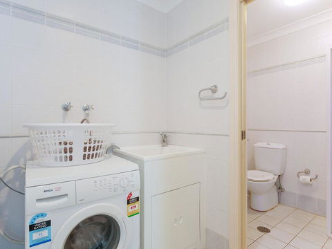 2/141A Soldiers Point Road - Large Waterfront Duplex Across From The Bowling Club - Accommodation Redcliffe 3
