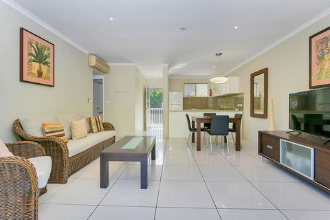 214 Spindle Cowrie Apartment - Accommodation Redcliffe 3