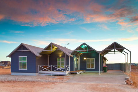 22 Kestrel Place- PRIVATE JETTY - Accommodation Redcliffe 0