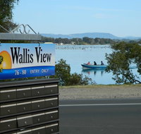 26 Wallis View - Opposite the Lake - 3 Bedroom Apartment - Sleeps 8 - Accommodation Redcliffe
