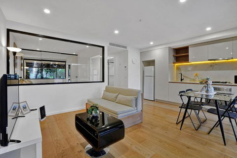 Botanica - Simply Perfect Balwyn 1BR Home Base - Accommodation Redcliffe 1