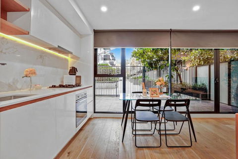 Botanica - Simply Perfect Balwyn 1BR Home Base - Accommodation Redcliffe 4