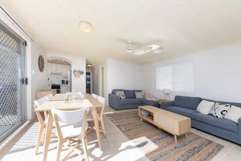 Camelot Unit 12 - Accommodation Redcliffe 3