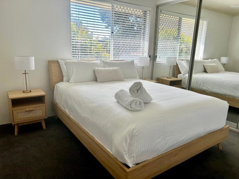 Camelot Unit 12 - Accommodation Redcliffe 1