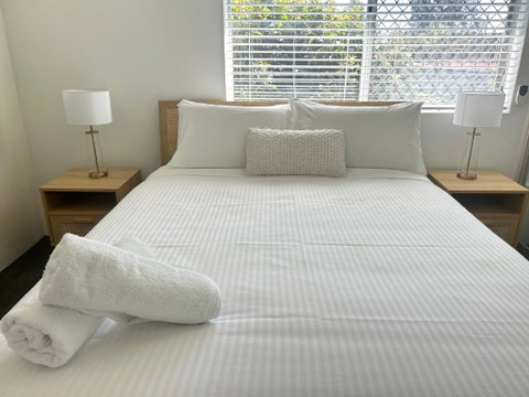 Camelot Unit 12 - Accommodation Redcliffe 4