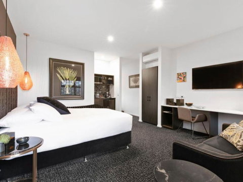 Campania Spa Suite 1 - Accommodation Redcliffe 1