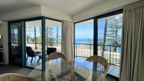 Campbells Cove Unit 1 - Accommodation Redcliffe 2