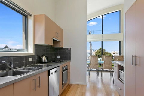 Cape Vista 1 - Accommodation Redcliffe 4