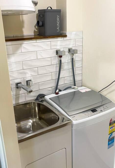 CBD Esplanade Location - Quiet & Comfortable - Accommodation Redcliffe 3