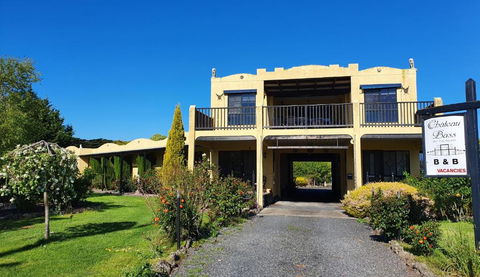 Chateau Bass - Accommodation Redcliffe 1