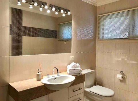 Cloud 9 Guest Suite - Accommodation Redcliffe 3