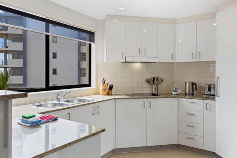 Coastal 3-Bed With Parking, Pool & Ocean View - Accommodation Redcliffe 3