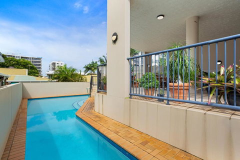Coastal 3-Bed With Parking, Pool & Ocean View - Accommodation Redcliffe 4