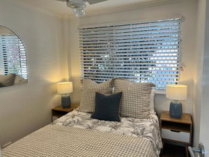 Comfortable Seaside Studio & Courtyard