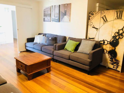 D124 Big Stay At Biggs - Accommodation Redcliffe 0