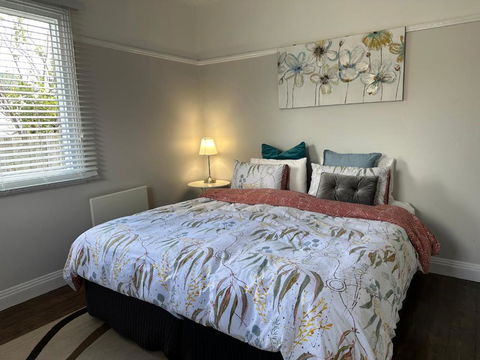 Daisy Cottage On Duke 2BR - Accommodation Redcliffe 3