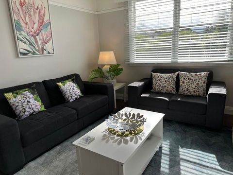 Daisy Cottage On Duke 2BR - Accommodation Redcliffe 4